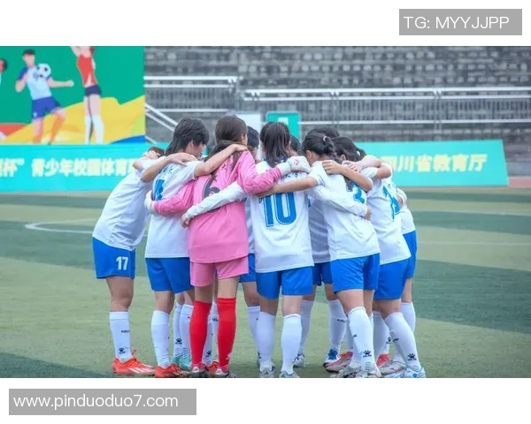 张舒媛：在绿茵场上绽放光彩的足球女将与她的奋斗故事